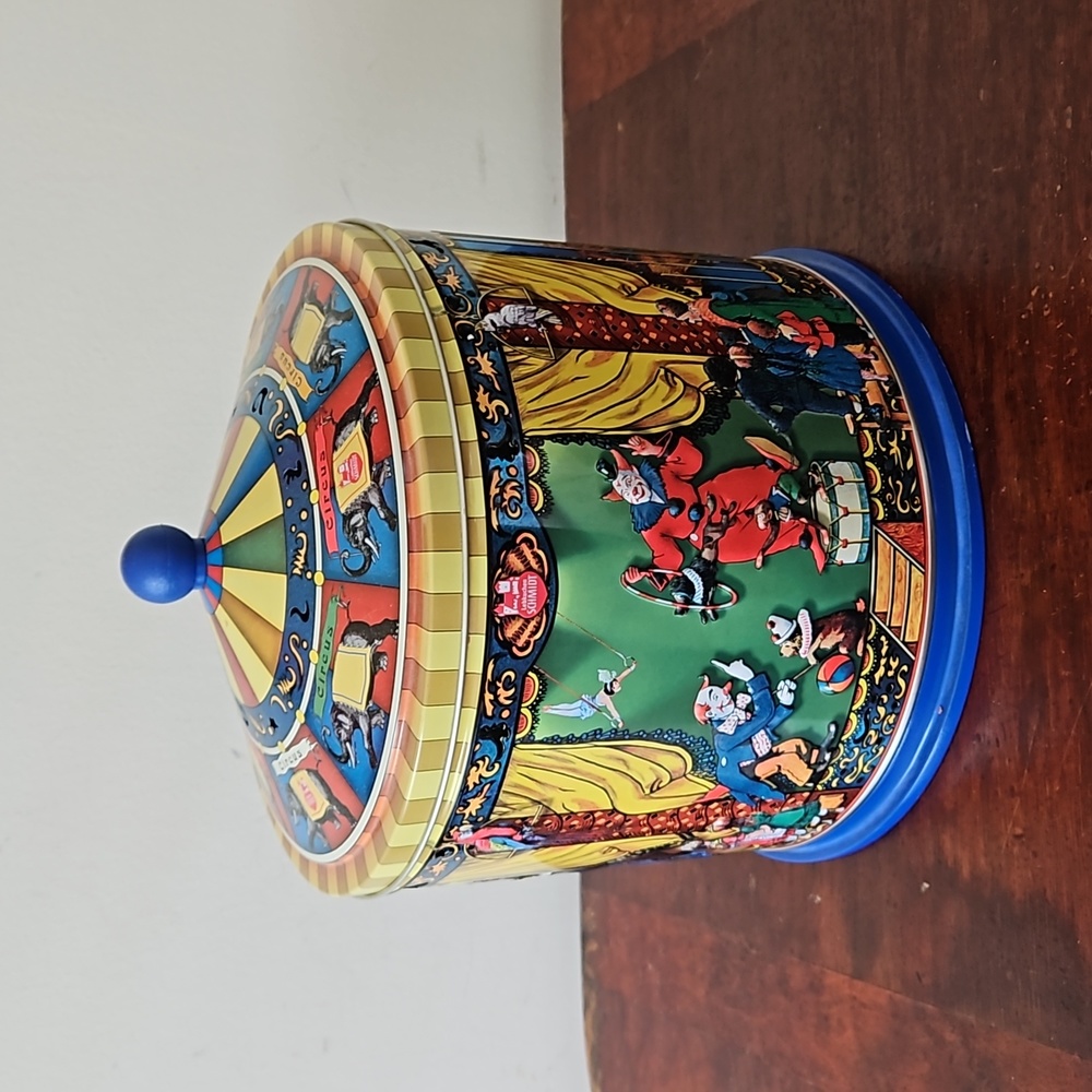 Lebkuchen Schmidt Circus Revolving Carousel Music Box Tin